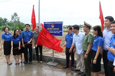 Huyện đoàn Kiến Thụy: Công trình thanh niên “Cải tạo, nâng cấp sân bóng cho thanh thiếu nhi”